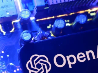 OpenAI recortó USD 10.000 millones la ronda de inversión que busca, en plena caída de las tecnológicas