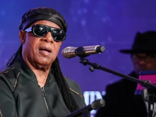 Vivió gratis durante 38 años en una casa de Stevie Wonder y ahora enfrenta una demanda de desalojo