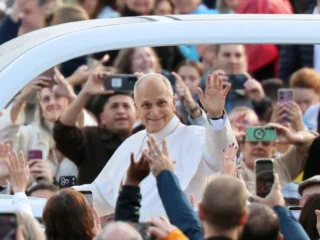 El papa León XIV no necesitará tratamiento adicional tras la operación para extirparle un adenocarcinoma del pulmón