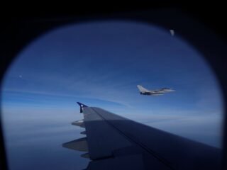 Un caza croata interceptó y escoltó un avión de pasajeros tras una alerta de secuestro
