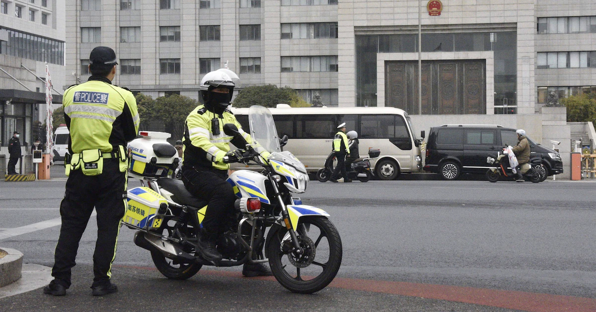 La justicia de China condenó a pena de muerte suspendida a ex alto cargo del regulador bursátil