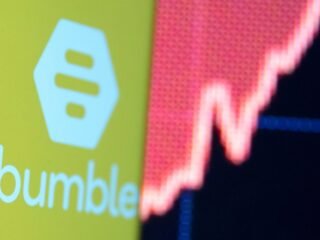 Bumble se vende por USD 1.300 millones y sus acciones suben 57% tras fuga de usuarios y coquetear con el colapso