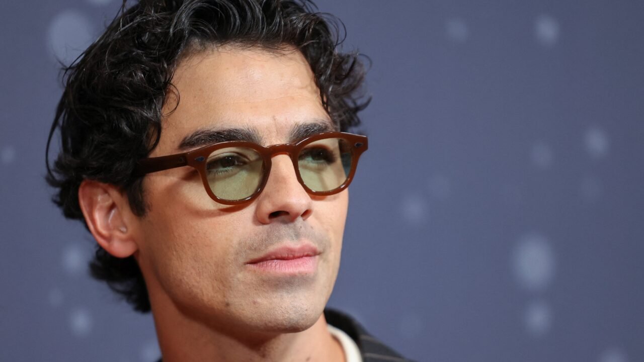 Joe Jonas reveló cuál es la rutina que usa para el cuidado de su piel: “Pensaba que estaba bien con lavarme la cara por la noche”