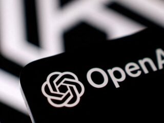 OpenAI quiere crear medicamentos con IA: comprar una startup biotecnológica es su primer paso