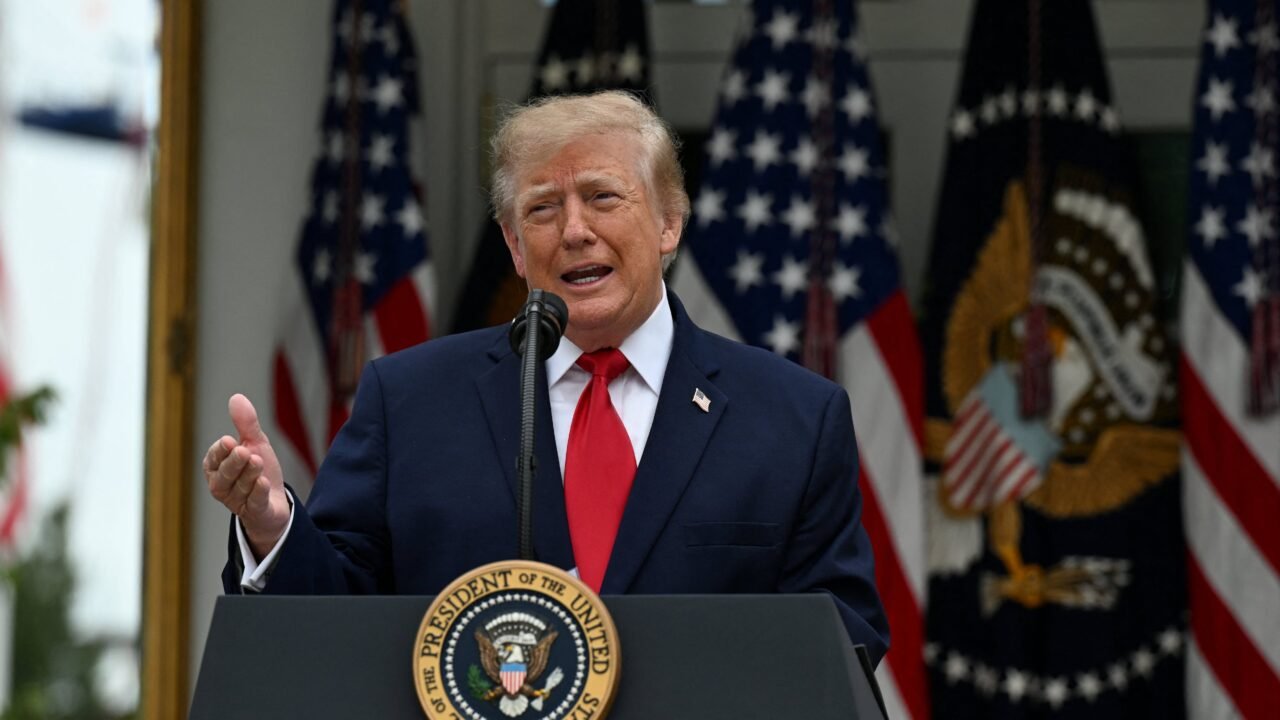 Donald Trump calificó como una “vergüenza” la reanudación de los bombardeos ucranianos contra refinerías de Rusia