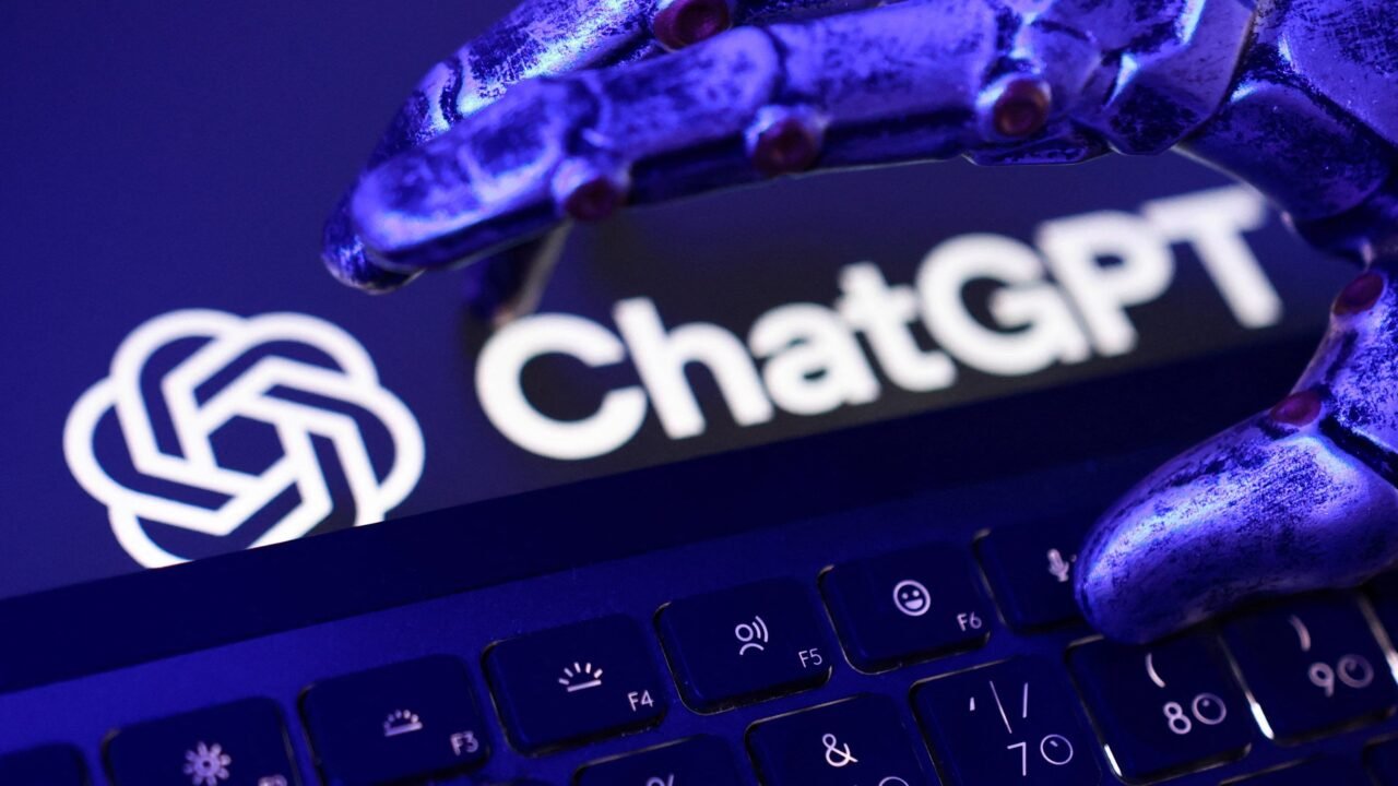ChatGPT activa PIN o huella digital en los chats para evitar que tu pareja o amigos los vean