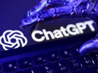 ChatGPT activa PIN o huella digital en los chats para evitar que tu pareja o amigos los vean
