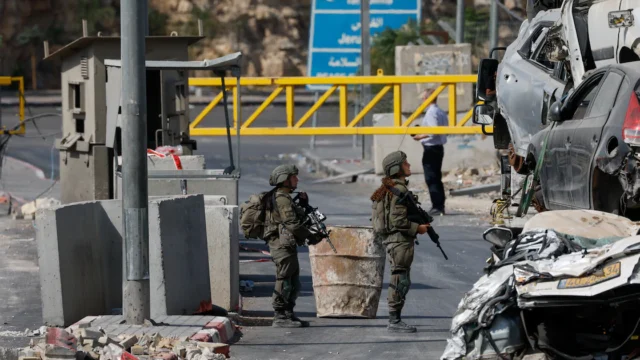 El ejército de Israel cerró los accesos a Hebrón luego del ataque terrorista que dejó dos soldados muertos