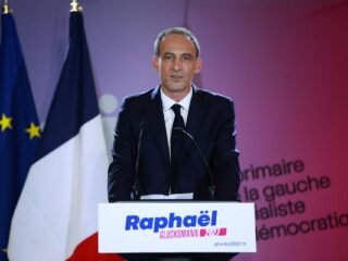 El eurodiputado Raphaël Glucksmann será candidato presidencial por el Partido Socialista en las elecciones de Francia en 2027