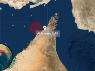 Un proyectil impactó contra un buque frente a los Emiratos Árabes Unidos y provocó un incendio