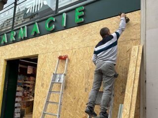 Francia se pertrecha para las marchas de este sábado: se agotó el gas pimienta y los comerciantes se blindan ante posibles saqueos