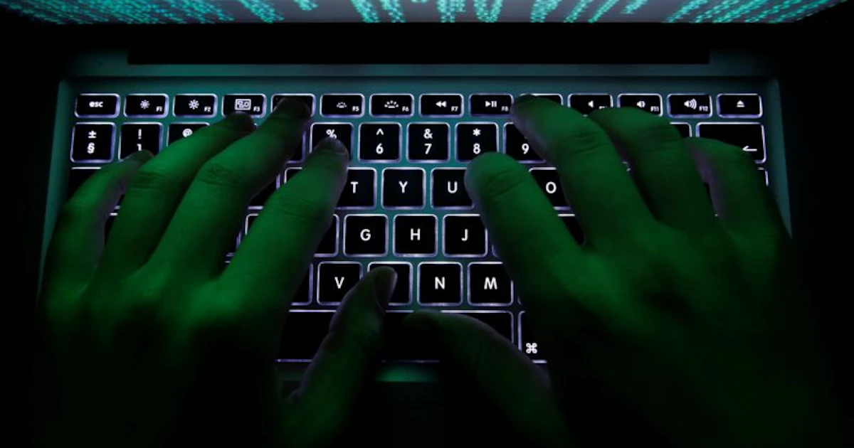Un solo hacker usó agentes de IA para infiltrarse en más de 100 sitios web de empresas