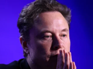 Avanza la demanda contra xAI de Elon Musk por contaminar con 69 turbinas de gas