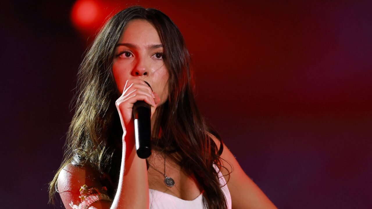 “Es difícil y triste, ojalá pudiera tener 23 años y vivir con normalidad”: Olivia Rodrigo reveló cómo afecta la fama a su privacidad