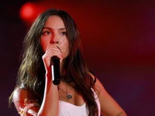 “Es difícil y triste, ojalá pudiera tener 23 años y vivir con normalidad”: Olivia Rodrigo reveló cómo afecta la fama a su privacidad