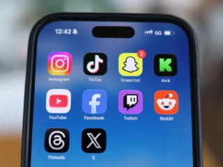 Cómo saber qué aplicaciones tienen acceso al micrófono de tu celular y bloquearlas