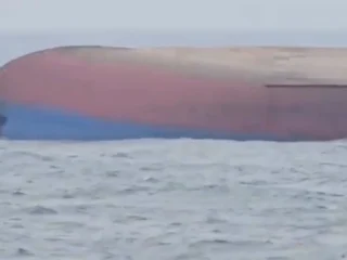 Rumania acusó a Rusia tras el naufragio de un carguero en el mar Negro: un marinero muerto y tres desaparecidos