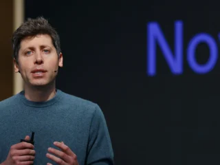 “Si vas a entrar al mundo laboral, conviene empezar tu carrera en momento de grandes cambios”: Sam Altman, CEO de OpenAI
