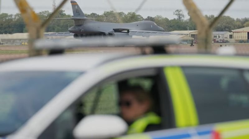 Acusan a dos hombres británicos ​​de haber ayudado a Irán en el incidente en la base aérea de Fairford