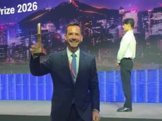 Ariel Sujarchuk ganó el Seoul Smart City Prize en Corea del Sur por su liderazgo en gobernanza e inteligencia artificial
