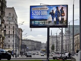 «Apenas puede caminar»: los rusos cuentan cómo captan y coaccionan a hombres vulnerables para que se alisten en el Ejército