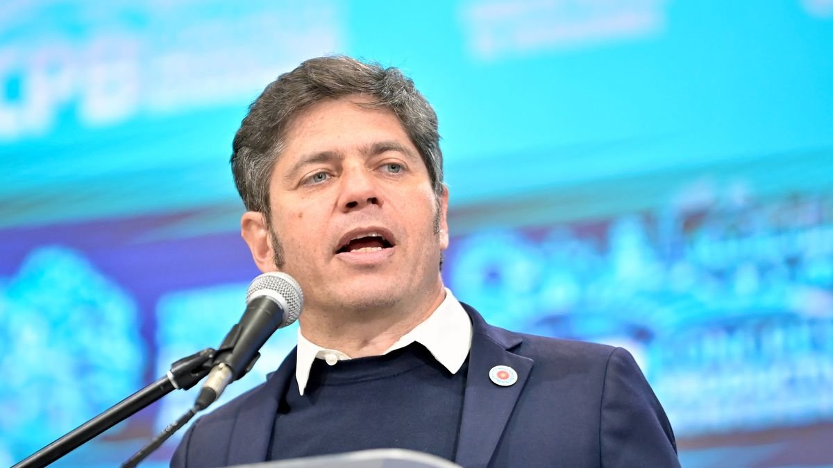Axel Kicillof cruzó a Javier Milei por haber negado las dificultades para llegar a fin de mes: “La verdad está en la calle”