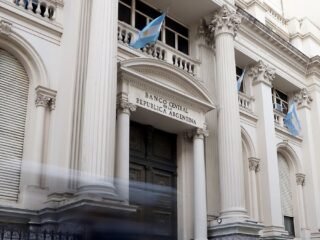 El Banco Central aseguró que el 75% de los dólares de los ahorristas queda en el país