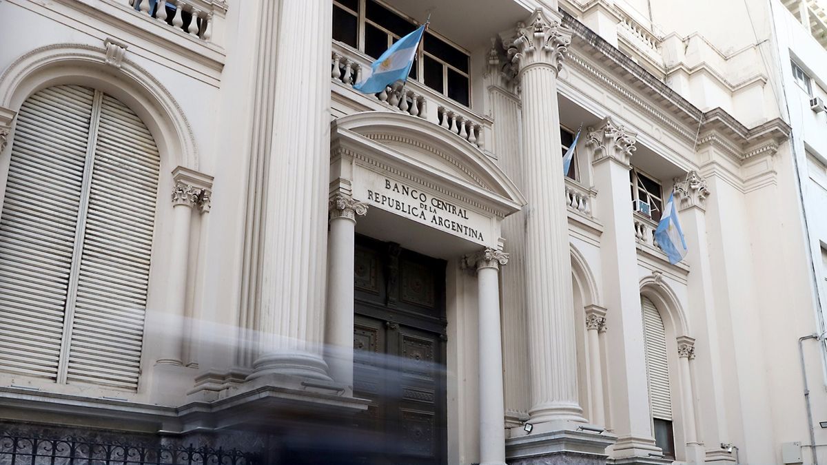 El Banco Central aseguró que el 75% de los dólares de los ahorristas queda en el país