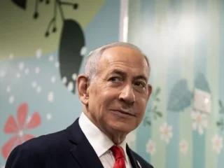 Elecciones en Israel: Netanyahu se impuso en las urnas, pero perdió la mayoría y empuja a la oposición a negociar con los árabes