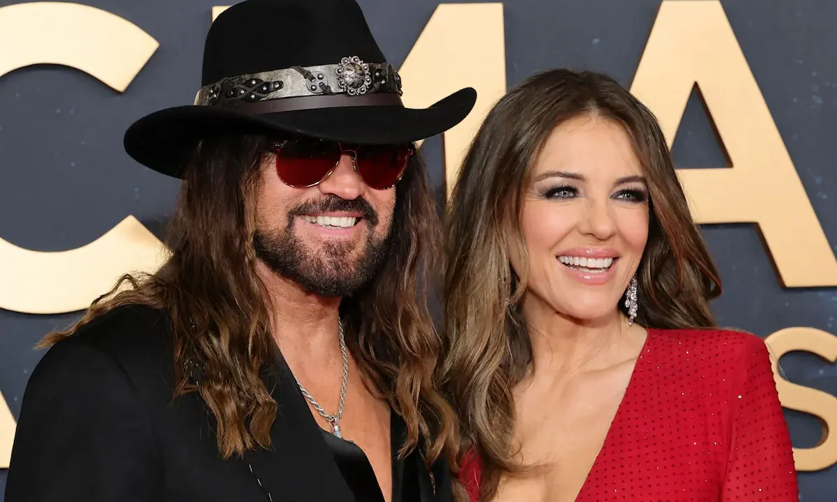Elizabeth Hurley confirmó que se mudará con Billy Ray Cyrus a Los Ángeles