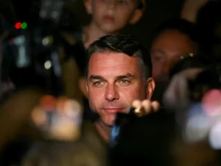 ¿Dónde está Flávio Bolsonaro? Sospechan que el excandidato a presidente quería irse a Estados Unidos