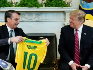 Donald Trump reconoció que aceptaría a Flavio Bolsonaro en Estados Unidos: “Creo que son buena gente”