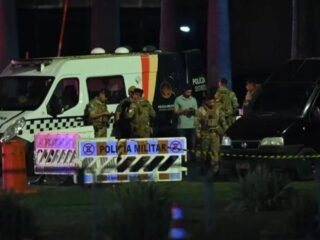 Detuvieron en Brasilia a un hombre que intentó saltar las vallas de la Corte Suprema y arrojó una mochila