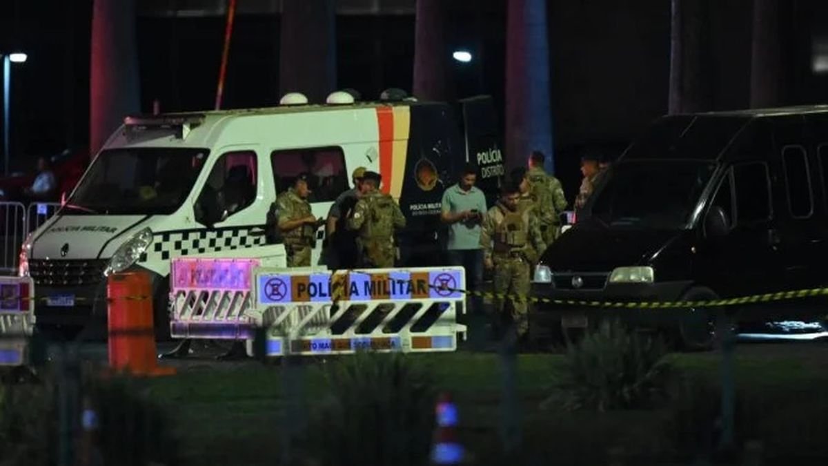 Detuvieron en Brasilia a un hombre que intentó saltar las vallas de la Corte Suprema y arrojó una mochila
