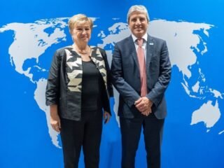 Luis Caputo se reunió con Kristalina Georgieva en Tailandia de cara a la tercera revisión del acuerdo con el FMI