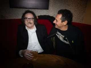 En fotos: con famosos y amigos, Charly García festejó sus 75 en un icónico lugar