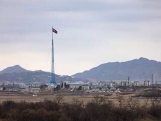 Corea del Norte ordena a sus tropas fronterizas que tomen «medidas decisivas» si Corea del Sur amenaza su seguridad | CNN