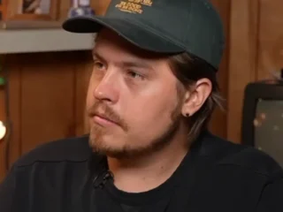 Dylan Sprouse, el actor de Zack y Cody: Gemelos en Acción, reveló que con su hermano Cole son “hijos del incesto”