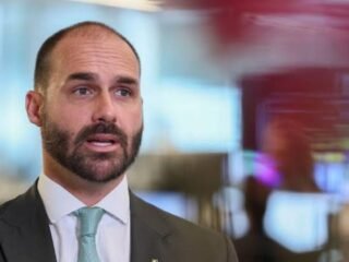 A dos semanas del balotaje, la Justicia brasileña ordenó el arresto de Eduardo Bolsonaro