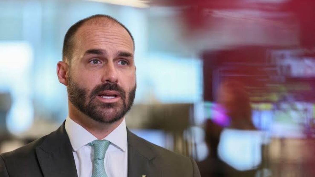 A dos semanas del balotaje, la Justicia brasileña ordenó el arresto de Eduardo Bolsonaro