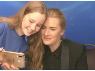 El día que Kate Winslet consoló a una joven periodista que estaba nerviosa por su primera entrevista y dejó una lección de vida: “Lo hemos decidido”