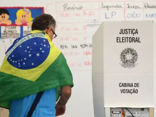 Balotaje en Brasil: el Tribunal Superior Electoral confirmó que votaron 34 mil personas después de la extensión