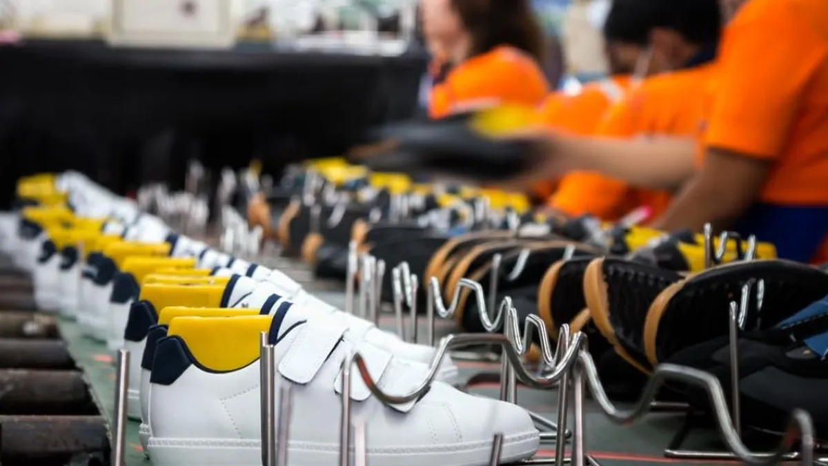 Regalarán 1.000 pares de zapatillas en Plaza de Mayo: a qué hora es y cómo conseguirlas