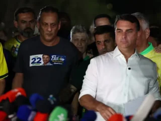 El partido de Flávio Bolsonaro reconoció la victoria de Lula, pero exigió aclarar las dudas electorales