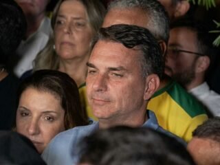 Flávio Bolsonaro, tras la ventaja en primera vuelta: “Yo quiero la oportunidad de cuidar a Brasil”