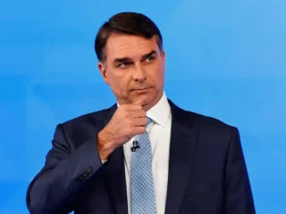 La ruta alternativa que tomó Flávio Bolsonaro hacia Estados Unidos para no pasar por Brasil