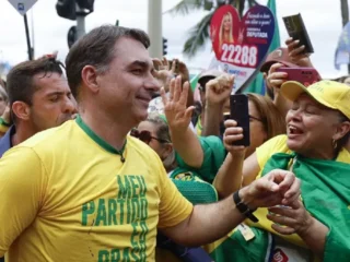 La Justicia ya investiga cómo ingresó Flávio Bolsonaro a la Argentina