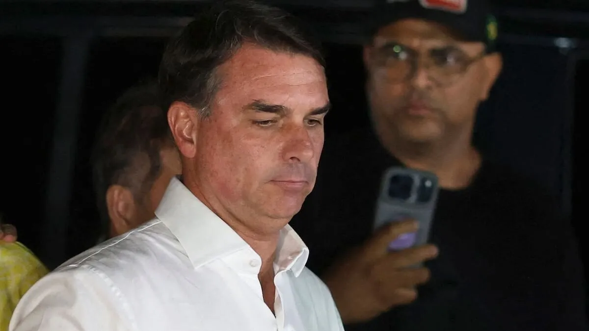 ¿Dónde está Wally?: los memes estallaron por la presunta fuga de Flávio Bolsonaro a Estados Unidos