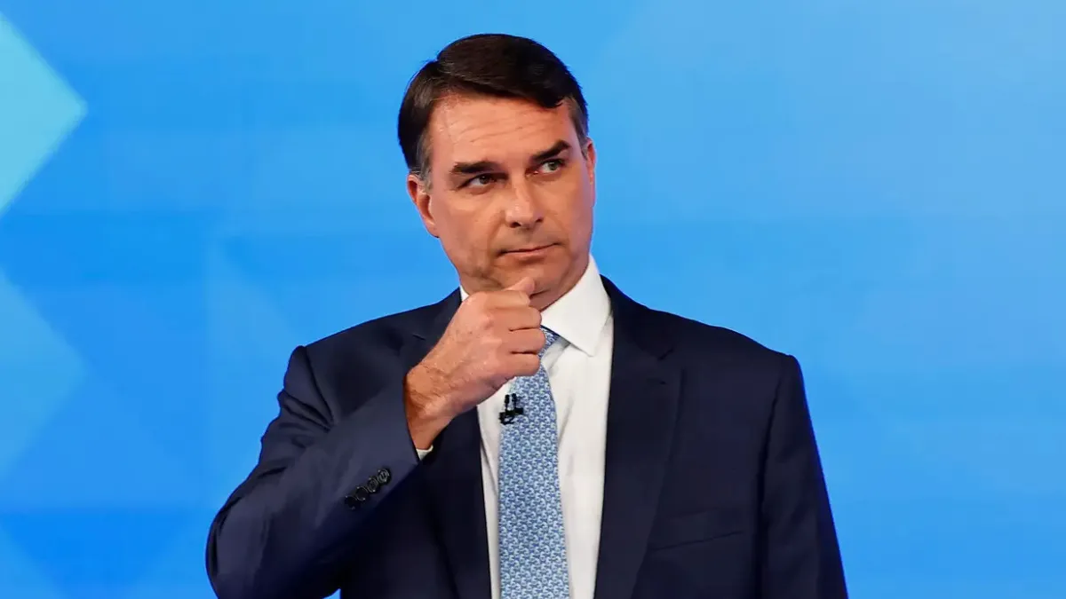 Un piloto afirmó que Flávio Bolsonaro estaba en la lista de pasajeros del avión de Puerto Iguazú