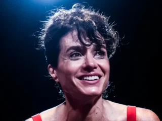 Oxitocina: diario del viaje emocional de una madre con una gran actuación de Florencia Raggi en su primer unipersonal